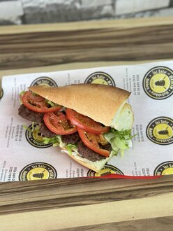 Yarım Ekmek Arası Izgara Köfte görseli