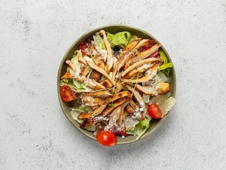 Tavuklu Sezar Salata görseli