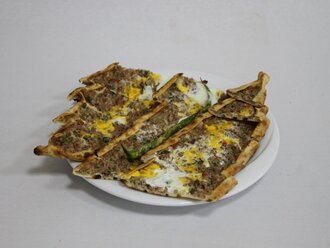 Kıymalı Yumurtalı Pide görseli