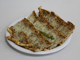 Kıymalı Kaşarlı Pide görseli