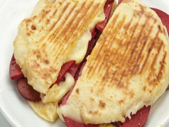 Salamlı Kaşarlı Tost görseli