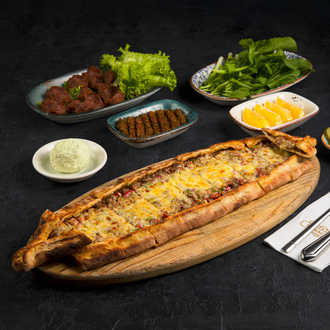 Kuşbaşılı Kaşarlı Pide görseli