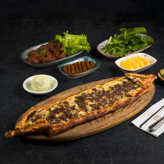 Kavurmalı Kaşarlı Pide görseli