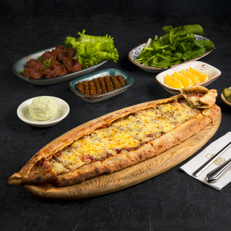 Kıymalı Kaşarlı Pide görseli