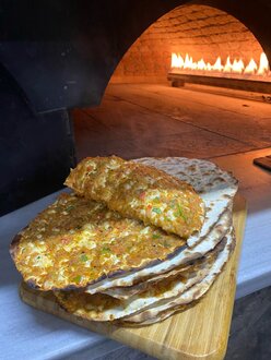 Lahmacun (25 Adet) & Ayran (2 L.) Menü görseli