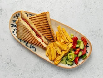 Sucuklu Tost görseli
