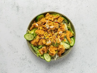Çıtır Tavuklu Salata görseli