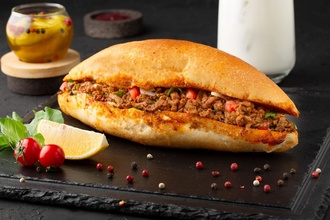 Eti Bol Yarım Ekmek Et Tantuni görseli