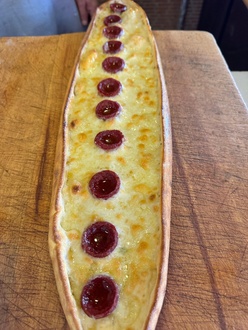 Sucuklu Kaşarlı Pide görseli