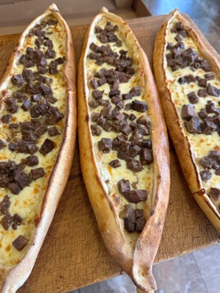 Kavurmalı Kaşarlı Pide görseli