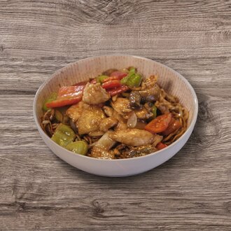 Sebzeli Erişte Üstü Thai Usulü Kaju Fıstıklı Tavuk görseli