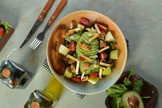 Avokadolu Bahar Salatası görseli