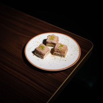 Antep Fıstıklı Çikolatalı Soğuk Baklava görseli