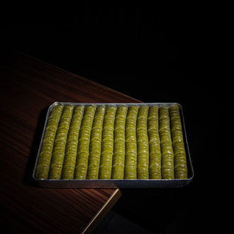 Özel Fıstıklı Dolama Tepsi (1900 Gr.) görseli