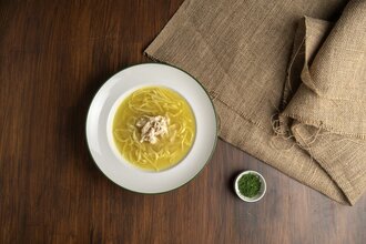 Erişteli Tavuk Çorbası (суп куриный с домашней лапшой) görseli