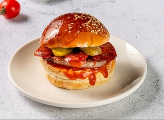 Sucuklu Cheeseburger görseli
