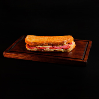 Kaşarlı Sucuklu Salamlı Tost görseli