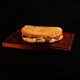 Kaşarlı Boşnak Sucuklu Tost görseli