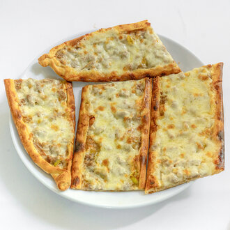 Kuşbaşılı & Kaşarlı Pide görseli