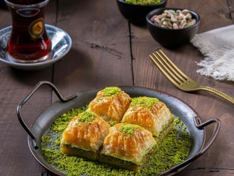 Özel Fıstıklı Kare Baklava görseli
