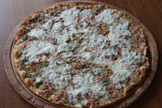 Kıymalı Kaşarlı Lahmacun görseli