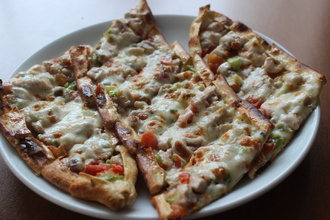 Tavuklu Kaşarlı Pide görseli