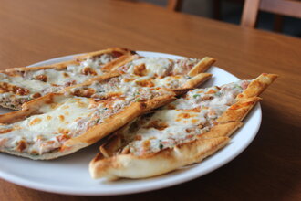 Kıymalı Kaşarlı Pide görseli