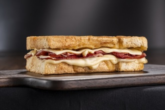 Dilli Kaşarlı Tost görseli