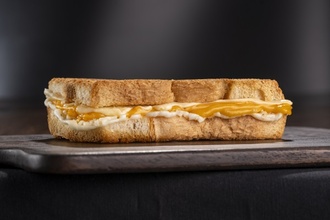 Üç Peynirli Tost görseli