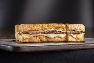 Kavurmalı Kaşarlı Tost görseli