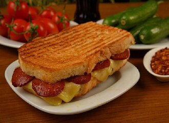 Sucuklu Kaşarlı Tost görseli