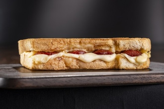 Sucuklu Kaşarlı Tost görseli