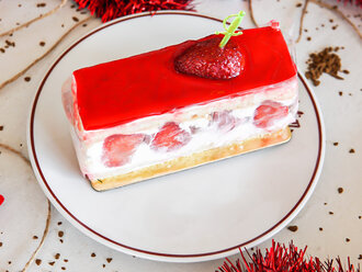 Frambuazlı Beyaz Kremalı Pasta görseli