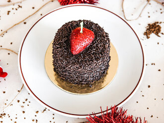 Çilekli Çikolatalı Pasta görseli
