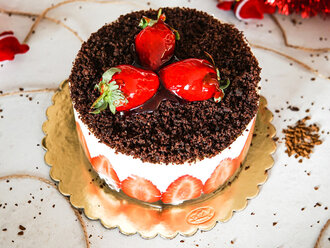 Çilekli Çikolatalı Mois görseli