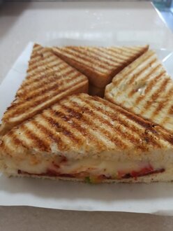 Kaşarlı Yumurtalı Tost görseli