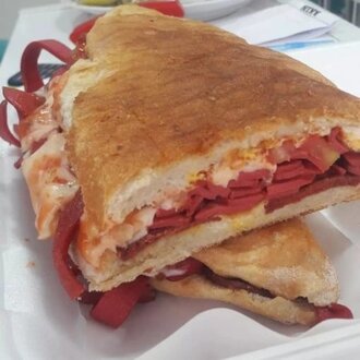 Yarım Ekmek Arası Sosisli Tost görseli