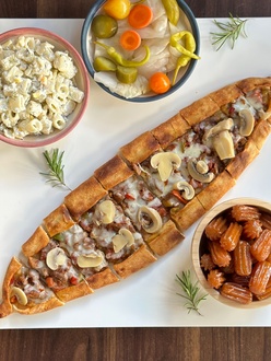 Kuşbaşılı & Kaşarlı & Mantarlı Pide görseli