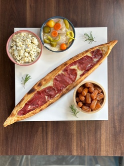 Pastırmalı Kaşarlı Pide görseli