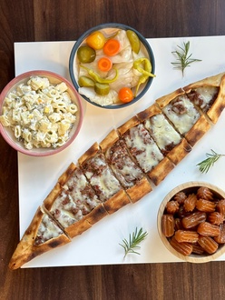 Kıymalı Kaşarlı Pide görseli