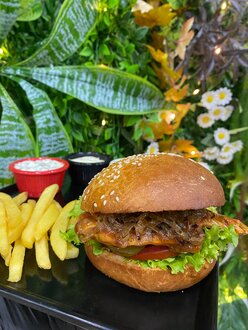 Sweet Chili Tavuk Burger görseli