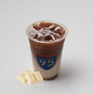 Iced White Mocha (14 Oz.) görseli