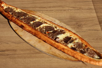 Kaşarlı Kavurmalı Pide görseli