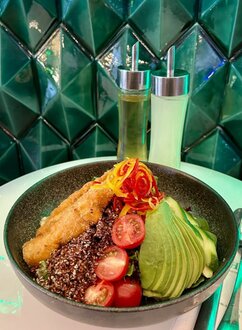 Çıtır Tavuklu Salata görseli