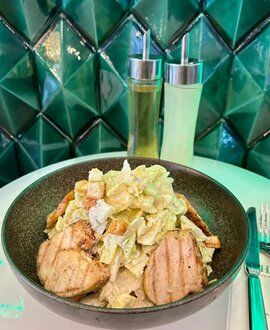 Tavuklu Sezar Salata görseli