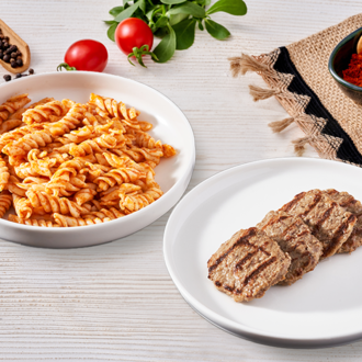 Izgara Köfte & Fusilli Napolitan Makarna görseli