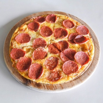 Pepperoni Pizza (12 Dilim) görseli