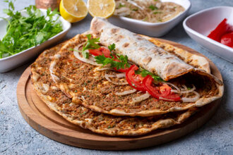4 Lahmacun 2 Ayran  1 Mevsim Salata görseli