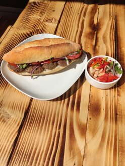 Yarım Ekmek Arası Izgara Köfte görseli