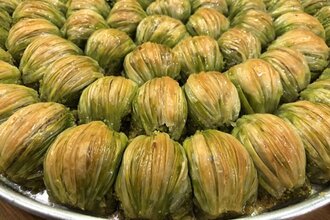 Fıstıklı Midye Baklava (1 Kg) görseli